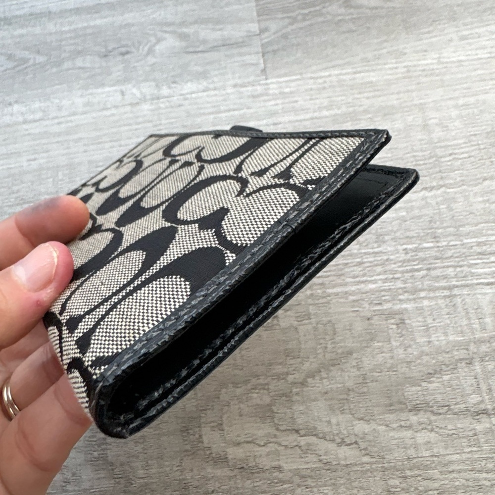 Coach Checkbook Cover Black & Gray Signature Jacquard Bi Fold - Picture 6 of 7